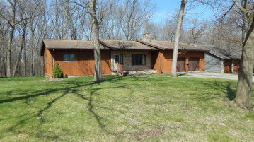 608 Orchard Ridge Rd, Dodgeville, WI 53533