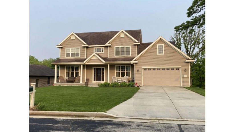 610 Woodhaven Ct Cambridge, WI 53523 by First Weber Inc - HomeInfo@firstweber.com $520,000