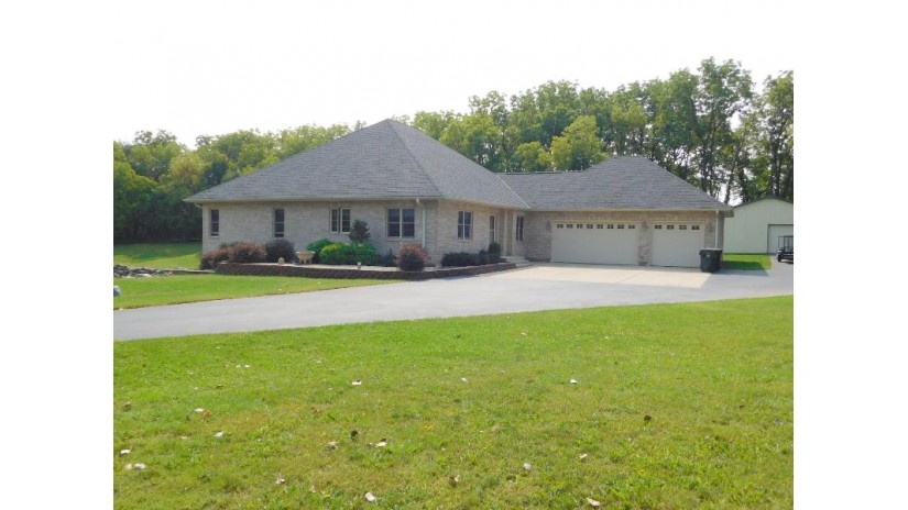 241 Christie Ln Twin Lakes, WI 53181 by Image Real Estate, Inc. $649,900