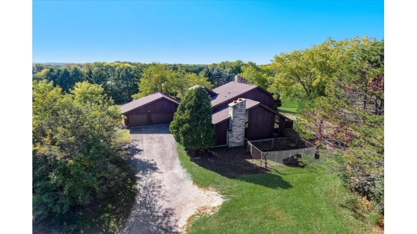 N74W24659 Lauren Dr Lisbon, WI 53089 by Point Real Estate - DS@PointRE.com $1,150,000