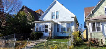 3171 N 15th St, Milwaukee, WI 53206-2242