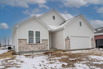 W218N16055 Tiger Lily Dr, Jackson, WI 53037