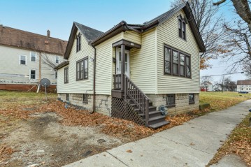 505 W Clarke St, Milwaukee, WI 53212-2745