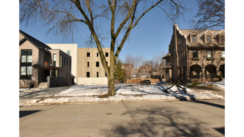 2409 N Terrace Ave Milwaukee, WI 53202 by Shorewest Realtors $389,000