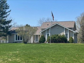 N2021 N Lakeshore Dr, Walworth, WI 53125