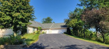 5847 Chapel Hill Dr, Wayne, WI 53090-9446