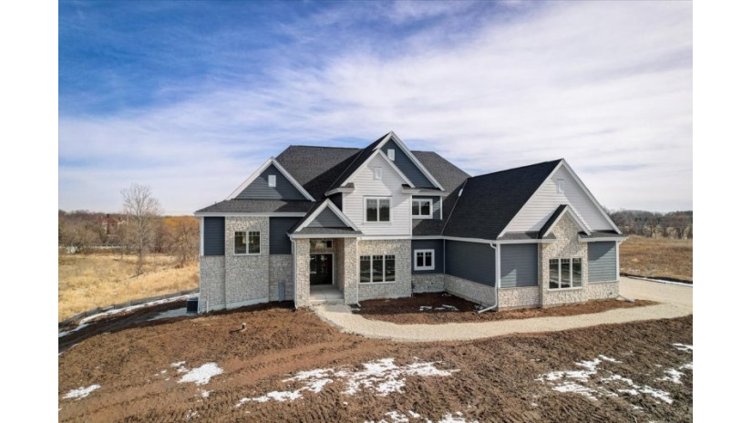 13774 N Pine View Ct Mequon, WI 53097 by Shorewest Realtors $1,989,000