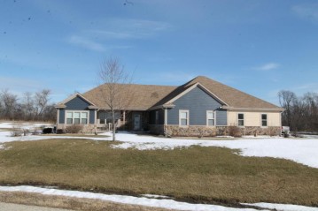 7900 Stone Creek Way, Raymond, WI 53108-9418