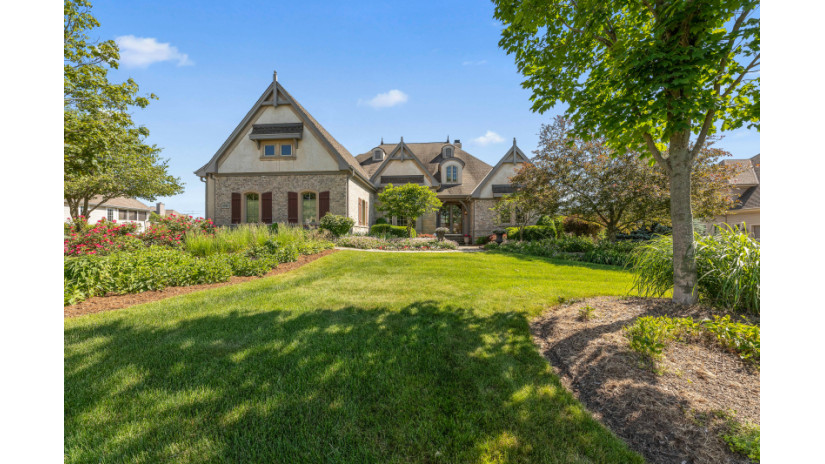 19745 Heron Pass Brookfield, WI 53045 by Shorewest Realtors $1,250,000