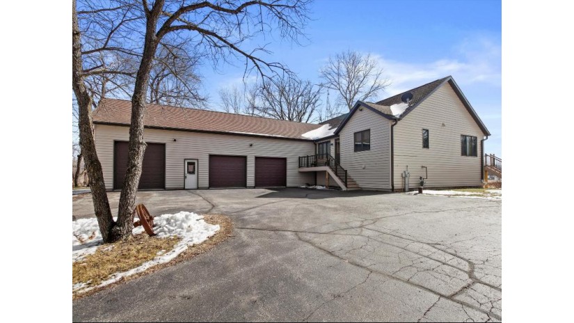 W8695 Territorial Rd Richmond, WI 53190 by Realty Executives SE-Elkhorn $469,000