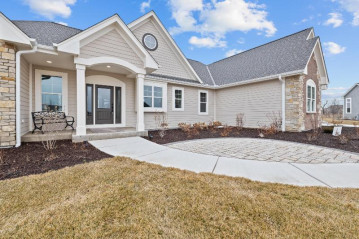 W279N8379 Hunter Ct, Lisbon, WI 53029