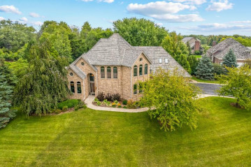 10710 N Gazebo Hill Pkwy E, Mequon, WI 53092