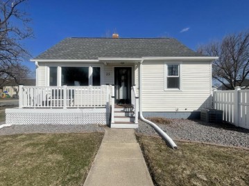 23 Elm St S, La Crescent, MN 55947