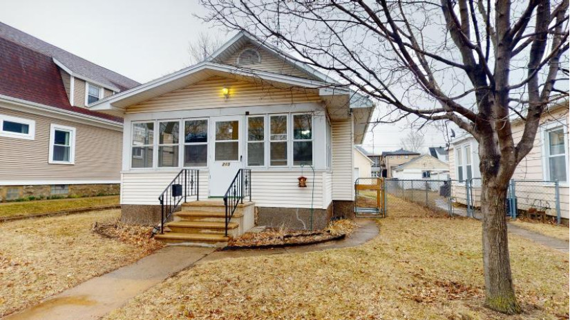 215 23rd St S La Crosse, WI 54601 by RE/MAX Results $244,900