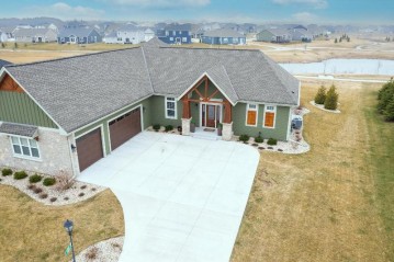 35191 Walleye Dr, Summit, WI 53066-4814