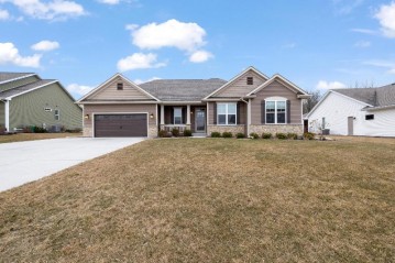 335 Deer Meadow Dr, Fredonia, WI 53021