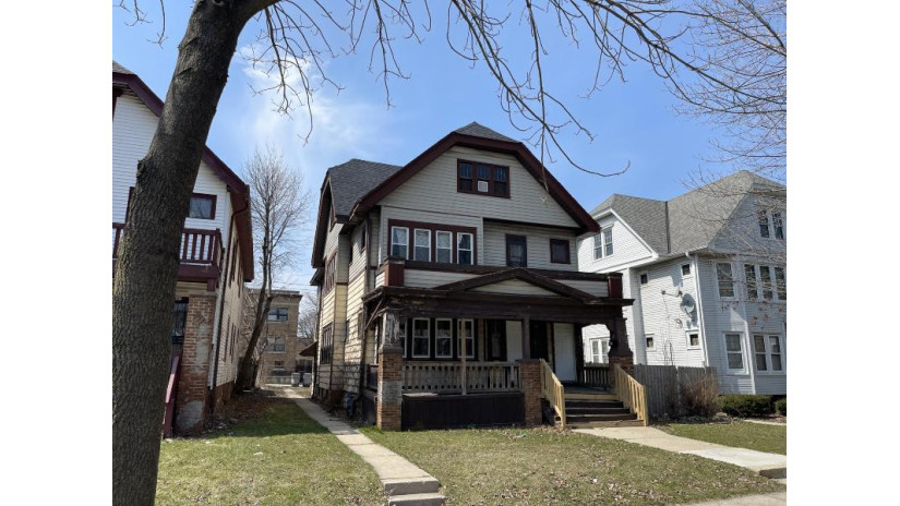 2409 N 49th St 2411 Milwaukee, WI 53210 by Parkway Realty, LLC $129,900