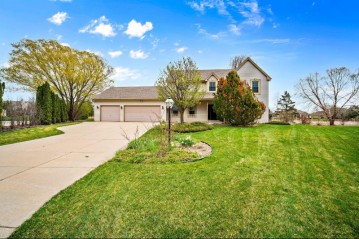 13600 W Kelton Ct, New Berlin, WI 53151