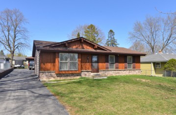 2506 Indian Trl, Caledonia, WI 53402-1232