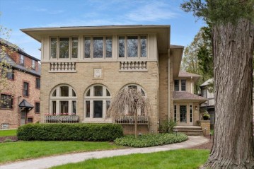 4923 N Oakland Ave, Whitefish Bay, WI 53217