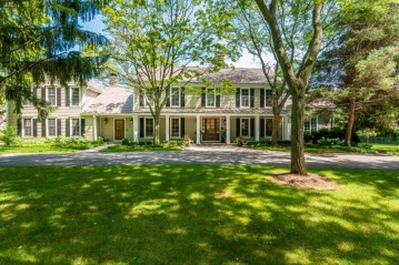 10248 N Range Line Rd, Mequon, WI 53092-5437