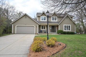 S78W19989 Sanctuary Dr, Muskego, WI 53150-8780