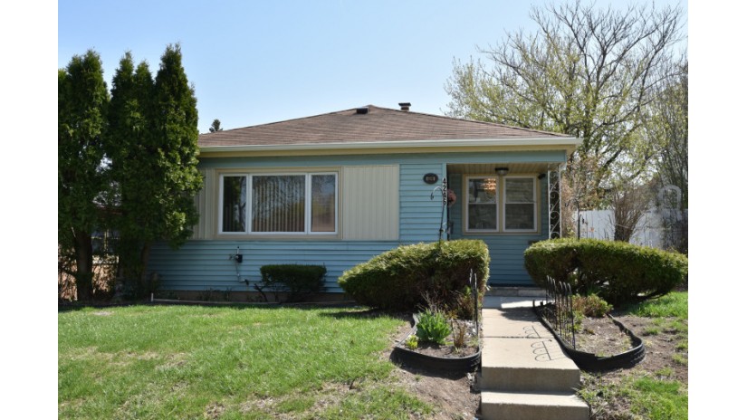 4246 N 67th St Milwaukee, WI 53216 by Shorewest Realtors $174,900