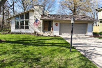 4946 W Dean Rd, Brown Deer, WI 53223-3124