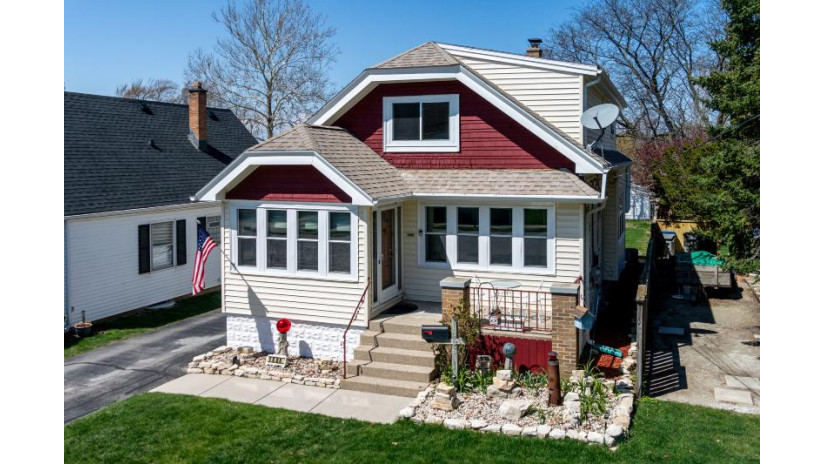 1608 E Warnimont Ave Milwaukee, WI 53207 by Benefit Realty $374,900