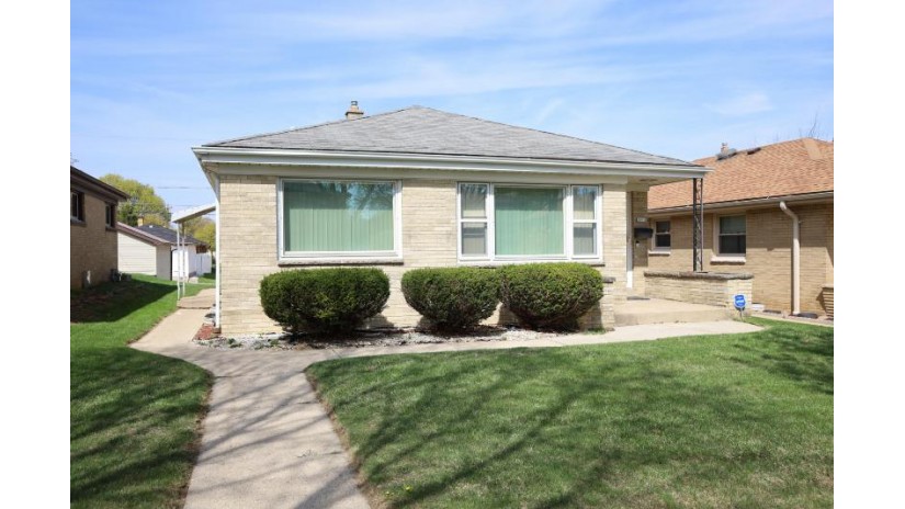 3915 N 61st St Milwaukee, WI 53216 by Homestead Realty, Inc $179,900