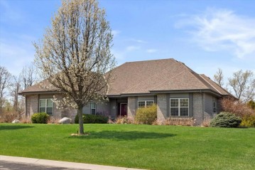 W170N7615 Patrician Pkwy, Menomonee Falls, WI 53051-4184