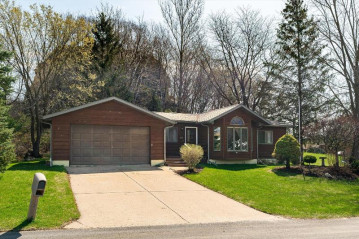 209 Parkwood Trl, Viroqua, WI 54665