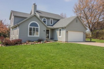 1775 Oneida Ct, Grafton, WI 53024-9577