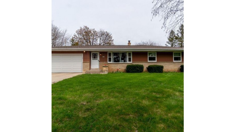 9032 S 29th St Franklin, WI 53132 by Coldwell Banker Realty $349,000