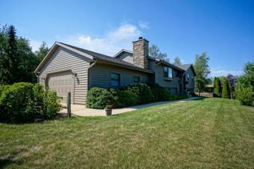 W248S6955 Sugar Maple Dr, Vernon, WI 53189-9242