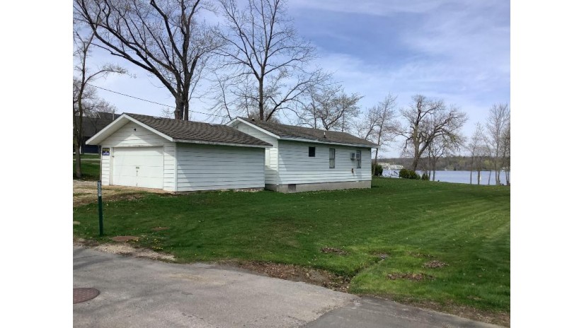 2502 Manor Ln Delavan, WI 53115 by Quorum Enterprises, Inc. $749,000