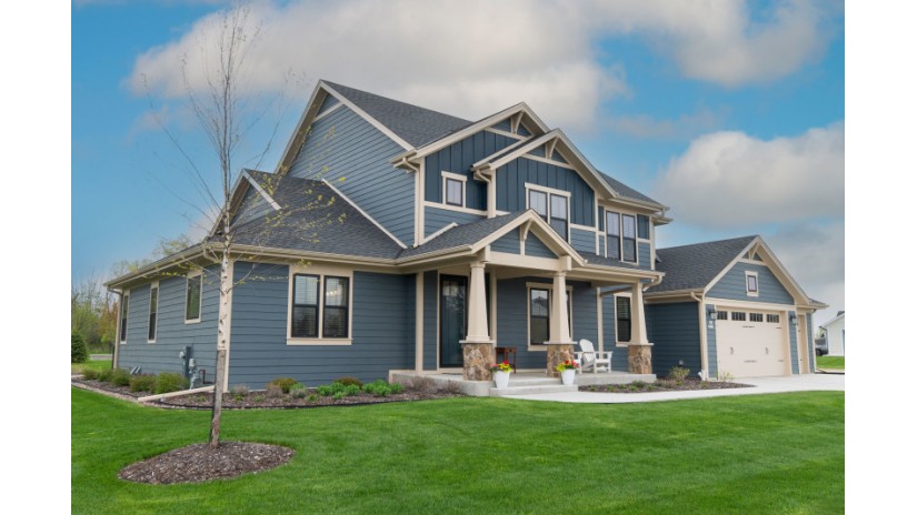 N81W5078 Sandhill Trl Cedarburg, WI 53012 by Shorewest Realtors $825,000