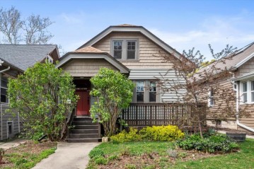 8134 Gridley Ave, Wauwatosa, WI 53213