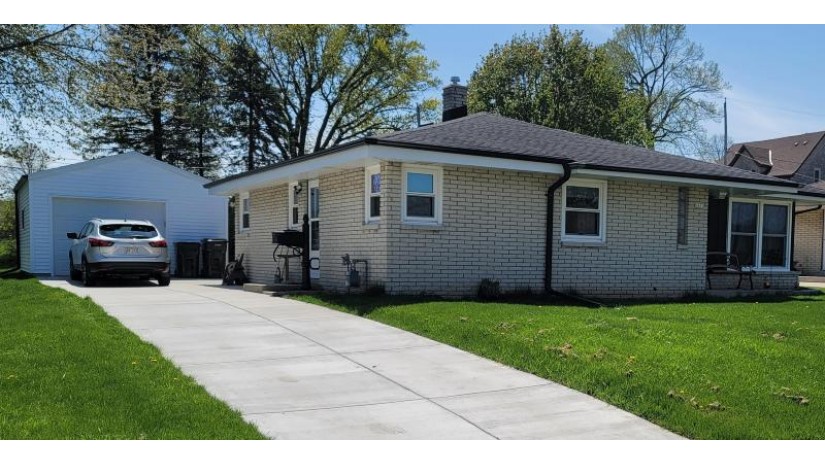 1601 Mackinac Ave South Milwaukee, WI 53172 by Jock Team Real Estate LLC $269,900