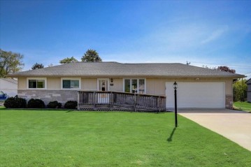 8064 N Grandview Dr, Brown Deer, WI 53223-3429