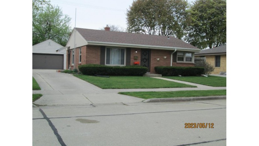 1111 Shorecrest Dr Racine, WI 53402 by Beacon Realty Of Racine $190,000