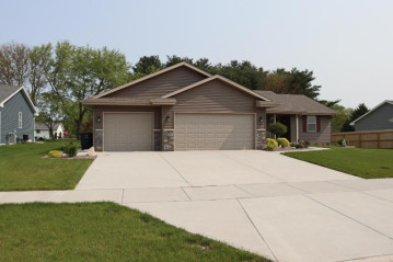 24 W Gailen Ln, Milton, WI 53563