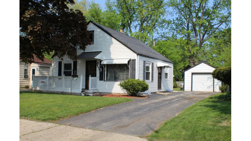 4632 N 51st Blvd Milwaukee, WI 53218 by Coldwell Banker HomeSale Realty - Wauwatosa $84,900