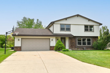 8661 W Whitaker Ave, Greenfield, WI 53228-2867