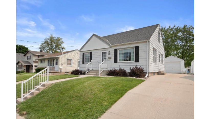 945 Harding Ave Waukesha, WI 53186 by First Weber Inc - Delafield $225,000