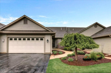 463 Sunset Trl, Hartland, WI 53029