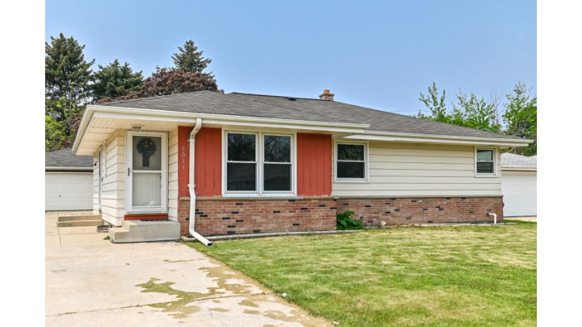 6011 S Elaine Ave Cudahy, WI 53110 by Shorewest Realtors $250,000