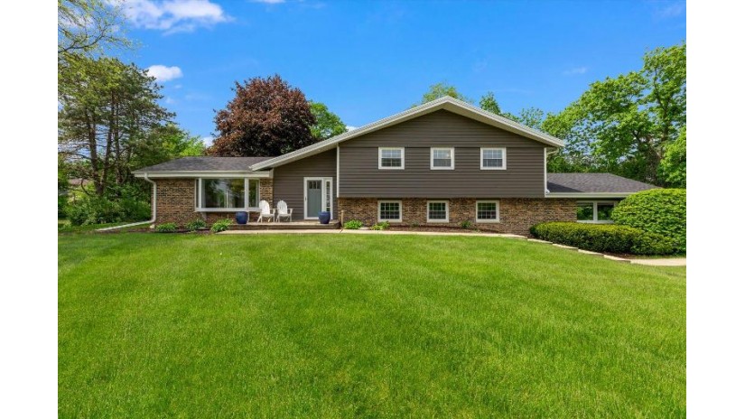 16765 Queen Ann Dr Brookfield, WI 53005 by Redefined Realty Advisors LLC - 2627325800 $499,900