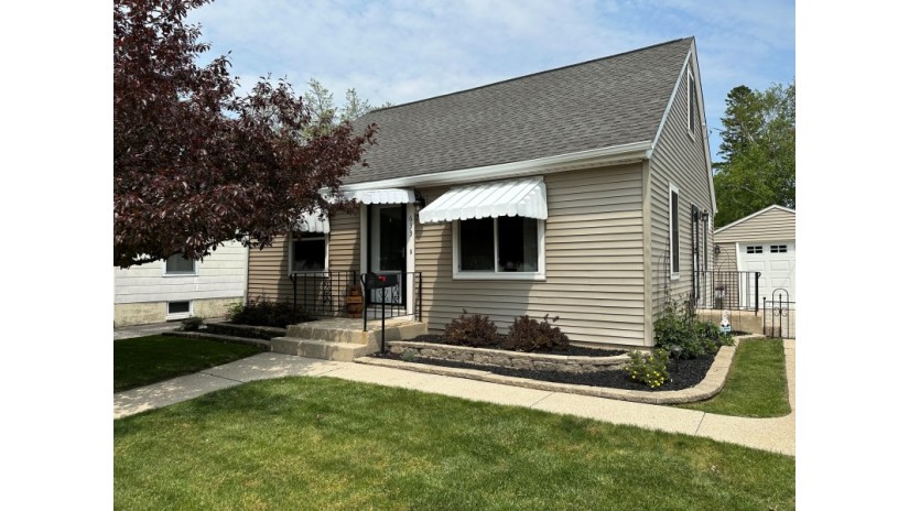 633 S Indiana Ave West Bend, WI 53095 by Shorewest Realtors $274,900