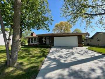 6264 Thorncrest Dr, Greendale, WI 53129